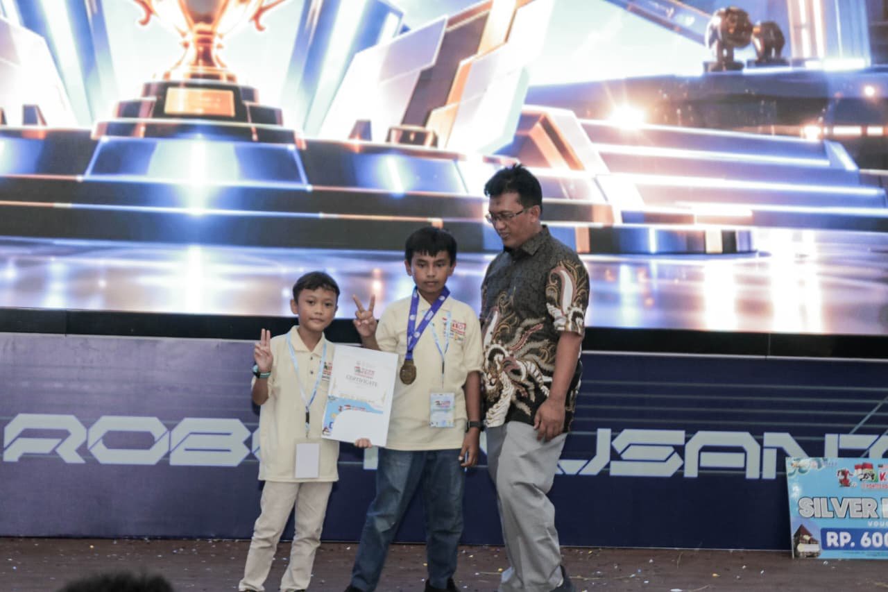 KRON 12 awarding ceremony and winners photo 28